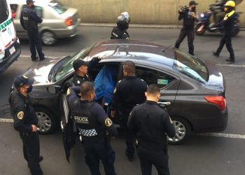 Sicarios en motocicleta asesinan a automovilista sobre avenida Tlalpan