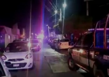 Hallan por GPS auto robado; socios de DiDi y Uber golpean a presuntos ladrones