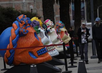 Los "Fridacráneos" invaden la explanada del Monumento a la Revolución