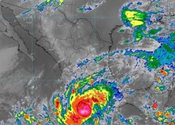 Se preparan ante ingreso de huracán Rick a Lázaro Cárdenas, Michoacán