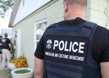 Prohíbe EU arrestos de migrantes en sitios de trabajo