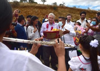 “Me canso ganso”, llegará el medicamento hasta la unidad más apartada: AMLO