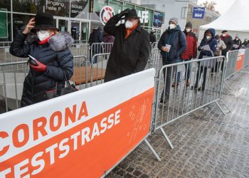 Para frenar contagios, Austria confinará a los no vacunados desde este lunes