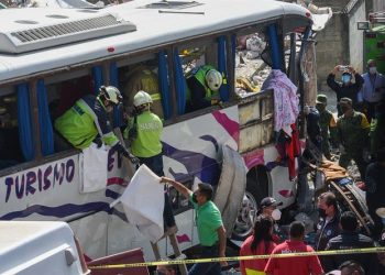 Aumenta a 21 los fallecidos tras accidente de autobús en Joquicingo, Edomex