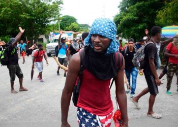 Migrantes rechazan tarjeta de visitante tras ser interceptados en Tuzantan, Chiapas