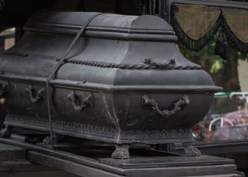 Cuerpo de migrante oaxaqueño varado en aeropuerto de CDMX por negligencia de aerolínea