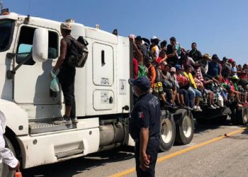 Caravana migrante se traslada a Matías Romero para cuidarse del frío