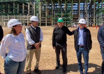 Modernización de refinerías disminuirá contaminación ambiental: AMLO