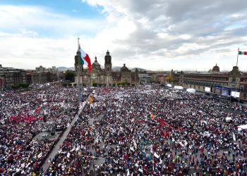 López Obrador da mensaje en zócalo al cumplir tres años de gobierno