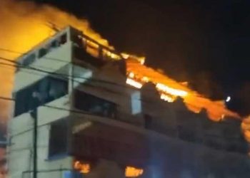 Fuego consume hotel Terrazas en Puerto Marqués, Acapulco (VIDEO)
