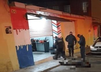 Asesinan a tiros a cuatro jóvenes en barbería del Edomex