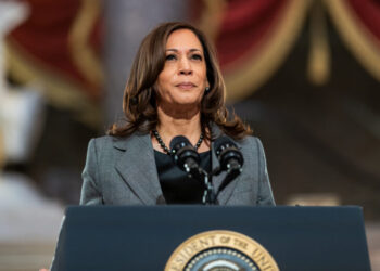 Asalto al Capitolio “refleja la fragilidad de la democracia”: Kamala Harris