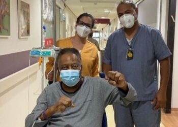 Una infección urinaria mantiene a Pelé en el hospital