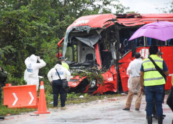 Choque de autobús de pasajeros en Quintana Roo deja 8 muertos