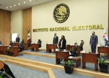 INE ordena a AMLO bajar propaganda gubernamental por veda