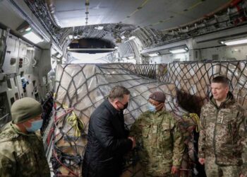 Reino Unido dispuesto a desplegar mil soldados más por crisis ucraniana