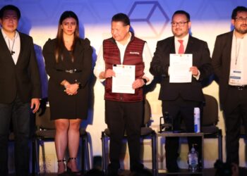 Julio Menchaca registra su candidatura a la gubernatura de Hidalgo