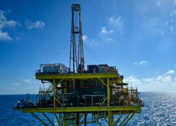 Petróleo mexicano supera los 100 dólares, su nivel más alto desde 2013