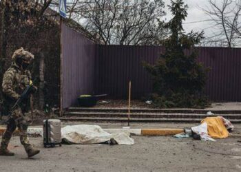 El presidente de Ucrania Volodímir Zelenski, informó que hasta este día han fallecido alrededor de mil 300 soldados ucranianos, desde el comienzo de la invasión rusa.