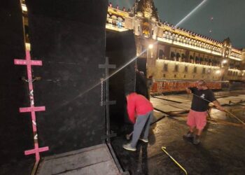 Previo a marchas por el 8M cercan Palacio Nacional