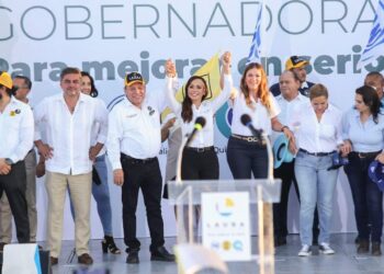 Laura Fernández se compromete a crear el seguro popular estatal