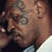 ¡Cuidado con su temperamento! Mike Tyson propina golpiza a un fan por molestarlo