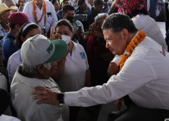 Menchaca Salazar visita comunidades marginadas de Hidalgo