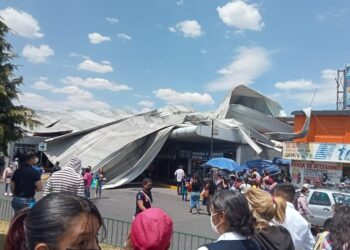 Colapsa techo en terminal de Atlacomulco, Estado de México (VIDEO)