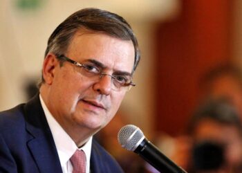 Ebrard celebra que EU considere como delito el tráfico de armas