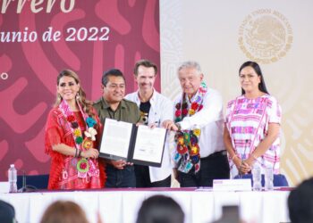 AMLO y Fundación Teletón firman convenio para CRIT en la montaña de Guerrero