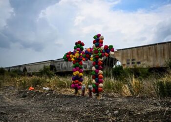 Van 27 migrantes mexicanos fallecidos por tráiler abandonado en Texas