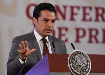 Zoé Robledo, director general del IMSS, da positivo a Covid-19