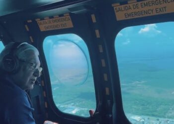 López Obrador sobrevuela trazo del Tren Maya