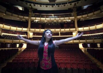Soprano mixe María Reyna se presentará en el Teatro de la Ciudad Esperanza Iris