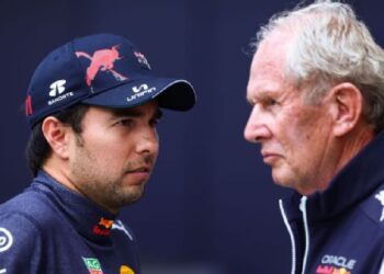 Asesor de Red Bull, Helmut Marko, ironizó error del piloto Checo Pérez