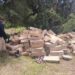 En predio baldío de Hidalgo tiran 300 cajas con jarabe medicinal
