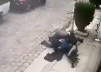 Víctimas frustran robo de 200 mil pesos; golpean al ladrón (VIDEO)