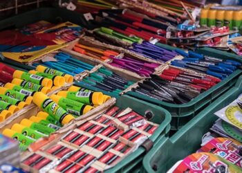 Profeco expone marcas de útiles escolares “caras” y de mala calidad