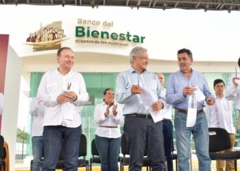 Marina tendrá el control de dos aeropuertos más en Sonora: AMLO