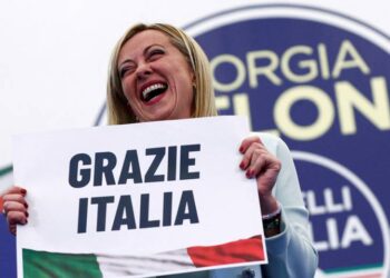 La ultraderechista Meloni, la primera mujer en llegar al poder en Italia