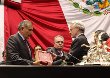 Adán Augusto entrega Cuarto Informe de Gobierno al Congreso