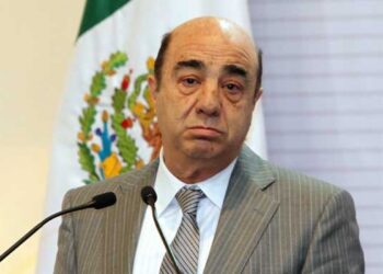 Juez da suspensión a Murillo Karam contra proceso por caso Ayotzinapa