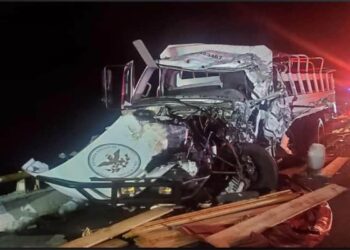 Un camión Kodiak de la Guardia Nacional chocó con un tráiler