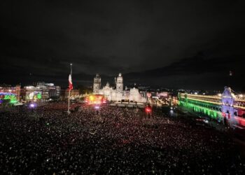 Los Tigres del Norte abarrotan el zócalo de la Ciudad de México