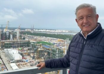 Refinería Dos Bocas lleva una inversión de 233 mil millones de pesos: López Obrador