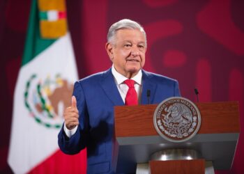 López Obrador culpa a redes sociales de magnificar intoxicaciones de estudiantes