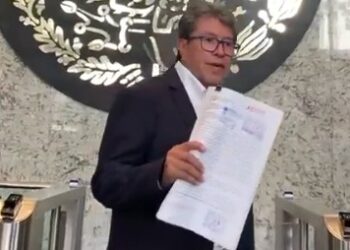 Monreal presenta denuncia contra Layda Sansores ante FGR por mensajes filtrados