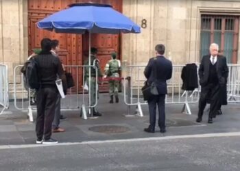 López Obrador se reúne con integrantes de su gabinete en Palacio Nacional