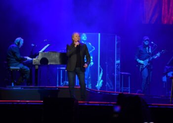 Joan Manuel Serrat se despide de México con un emotivo concierto en el Zócalo