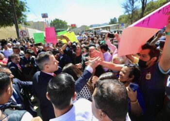 Un reto, resolver los problemas educativos y de salud : Murat